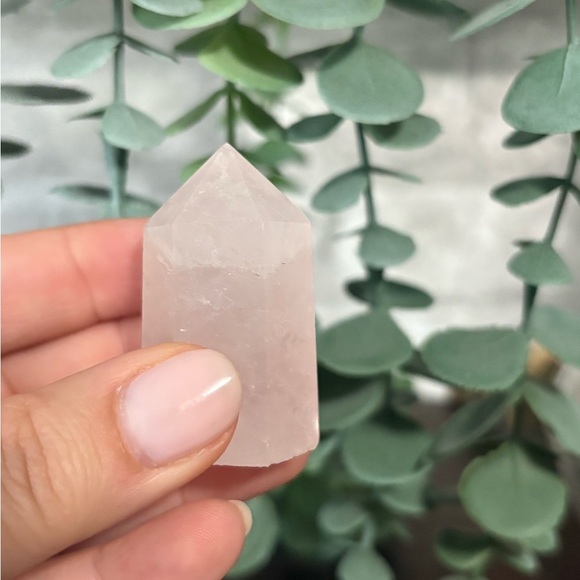 Rose Quartz Crystal Set beautiful mini carvings on rose quartz - Picture 4 of 5